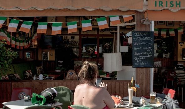 Expats : Un bar irlandais en Espagne