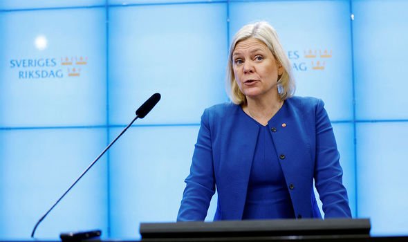 La Suède : Magdalena Andersson, qui a été brièvement la première femme à occuper le poste de Premier ministre, a démissionné après seulement neuf heures.
