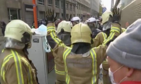 Bruxelles : Les pompiers se joignent à la manifestation contre la vaccination.jpg