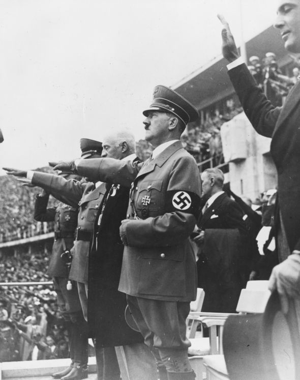 Adolf Hitler aux Jeux Olympiques de 1936 qui se sont déroulés à Berlin.