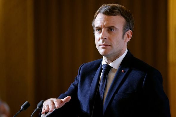 Le président sortant est rééligible pour un second mandat de cinq ans selon la Constitution française.