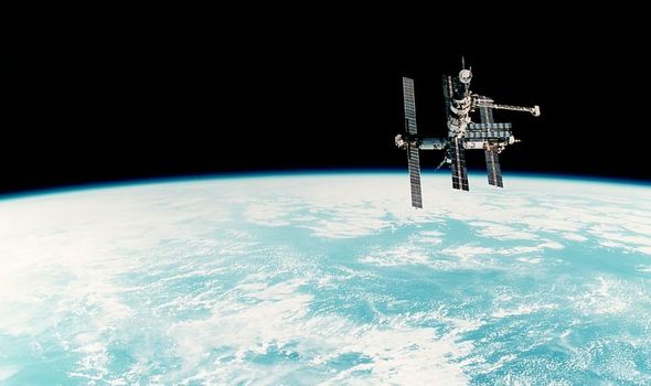 Mir : Station spatiale soviétique au-dessus de la Terre