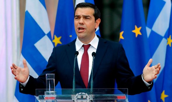 Le Premier ministre grec Alexis Tsipras à Athènes après que les ministres des Finances de la zone euro ont convenu d'achever un plan de sauvetage de huit ans.