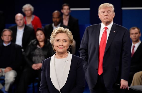M. Trump a battu Mme Clinton lors de l'élection présidentielle de 2016 par 306 voix contre 232 au collège électoral