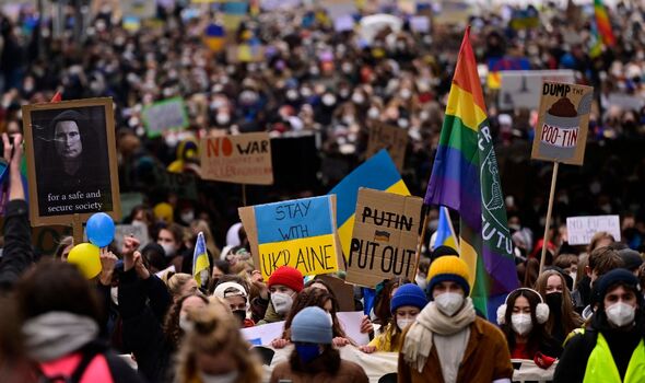 Les partisans du mouvement Fridays for Future manifestent contre la guerre en Ukraine