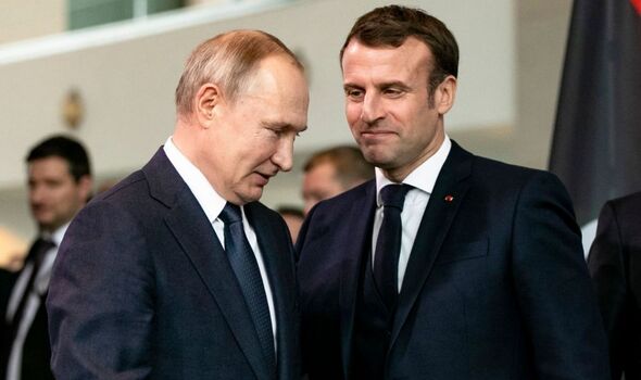 Macron : a eu des contacts avec Poutine sur l'Ukraine
