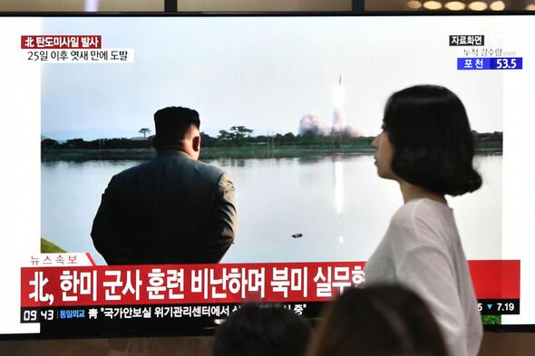 Vidéo de Kim Jong-un regardant un lancement de missile.