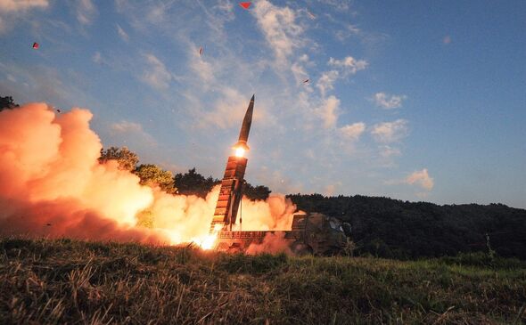 Image d'archive d'un lancement de missile.