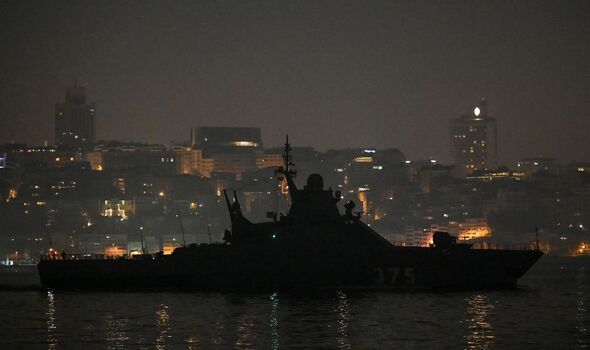 Navire de patrouille russe en route vers la mer Noire.