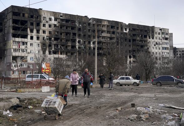 Les civils piégés dans la ville de Mariupol sous les attaques russes, sont évacués.