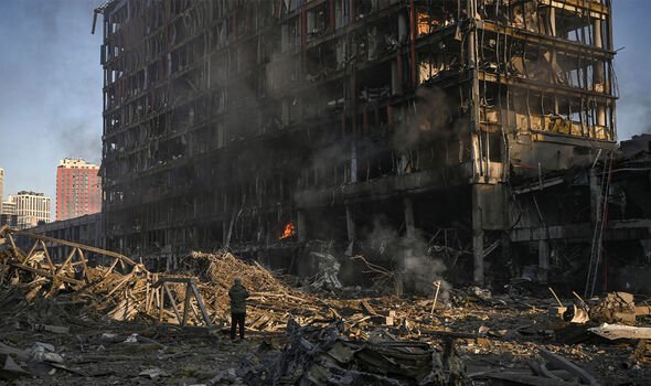 Destruction du centre commercial Retroville à Kiev.