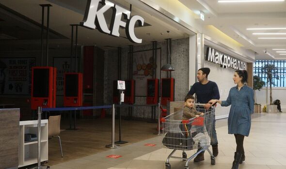 Les magasins KFC et McDonalds en Russie