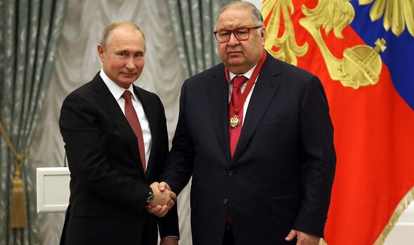Poutine décerne un prix à Alisher Usmanov.