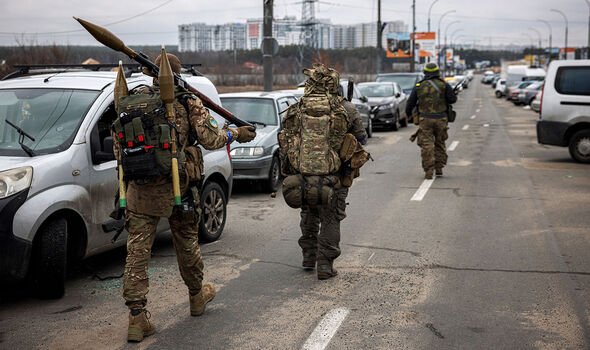 Les troupes ukrainiennes se dirigent vers Irpin