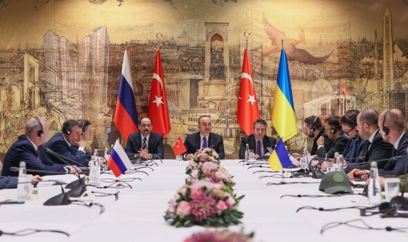 Pourparlers de paix : Entre la Russie et l'Ukraine en Turquie