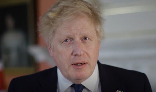 Boris Johnson adresse à Bucha