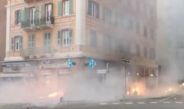 Des flammes dans la capitale corse sur fond de protestations