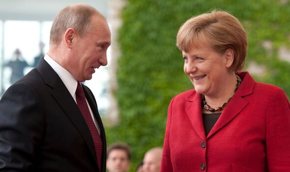 Vladimir Poutine et Angela Merkel 