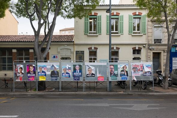 Sondages Marine Le Pen : Affiches des candidats