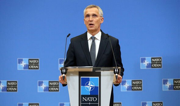 OTAN : Jens Stoltenberg a déclaré que l'alliance fournirait à l'Ukraine davantage d'équipements militaires.