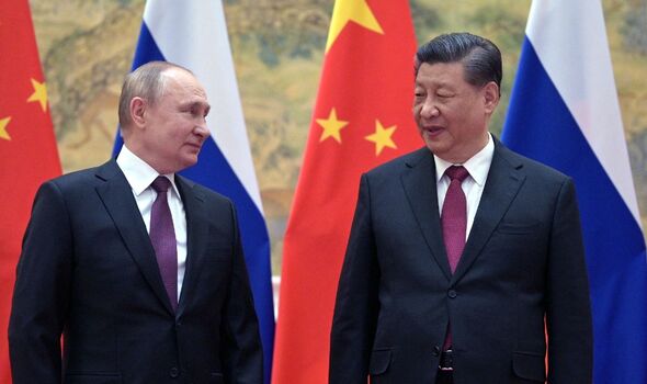 Vladimir Poutine (à gauche) et le président chinois Xi Jinping.