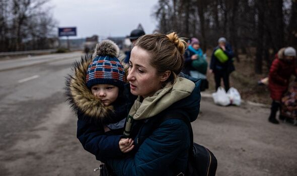 Enfant ukrainien avec sa mère