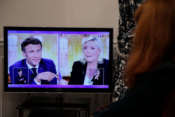 Marine Le Pen et Emmanuel Macron lors d'un débat télévisé