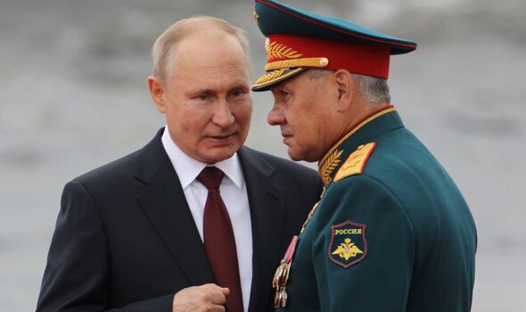 Le président Poutine et son ministre de la Défense Sergueï Choïgou.