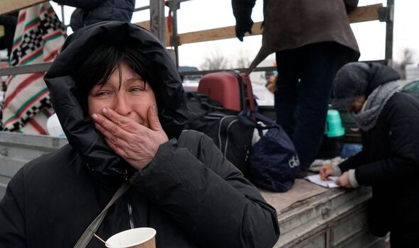 Femme pleurant à Mariupol