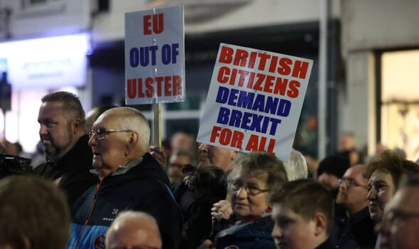 Controverse : les partis unionistes affirment que les règles portent atteinte au commerce entre l'Irlande du Nord et la Grande-Bretagne.