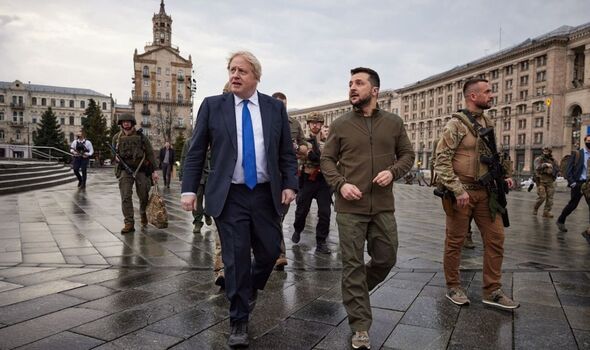 Boris Johnson : Avec le président ukrainien Zelenskyy