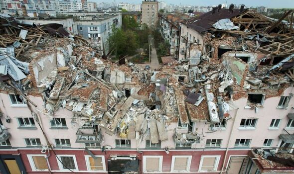 Ukraine : Dommages à un hôtel à Chernigiv