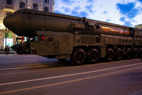 Lanceurs mobiles Topol-M de missiles balistiques intercontinentaux vus à Moscou lors des répétitions du Jour de la Victoire