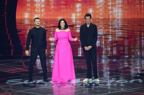 Le présentateur de télévision italien Alessandro Cattelan, la chanteuse italienne Laura Pausini et le chanteur Mika