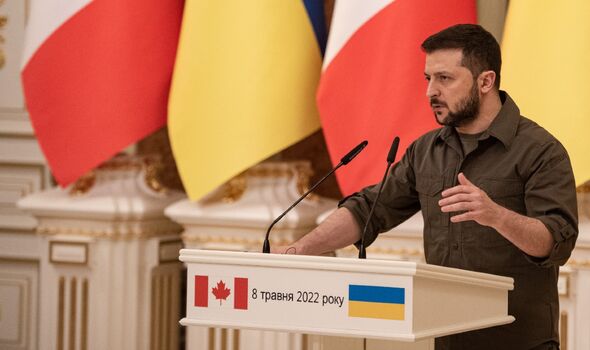Le président ukrainien Volodymyr Zelensky s'exprime lors d'une conférence de presse.