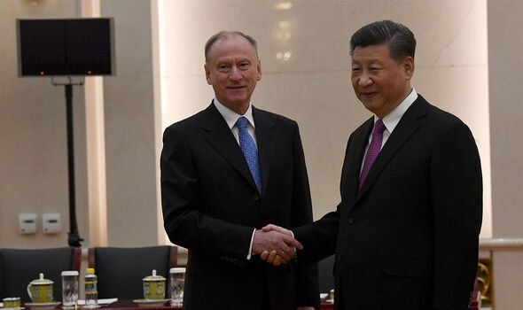 Dirigeants mondiaux: photographiés avec le Premier ministre chinois Xi Jinping, un indice sur son statut en Russie