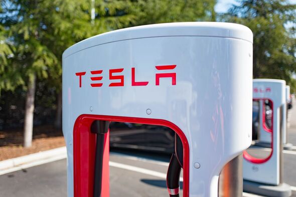 Elon Musk sur Twitter : Chargeur Tesla