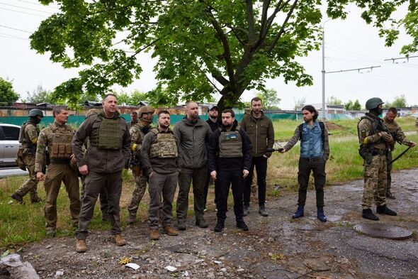 Le président Zelensky a visité la ligne de front à Kharkiv