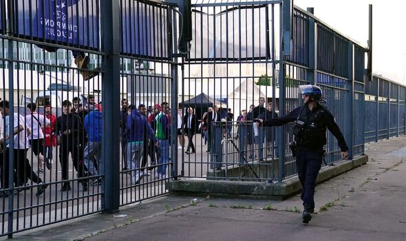 police française fans de liverpool