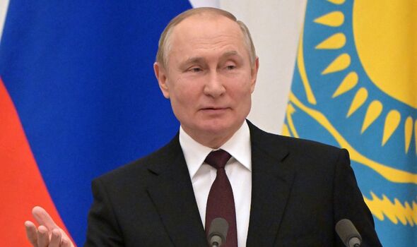 Poutine dit que l'Occident ne pourra pas couper le pétrole russe avant des années 