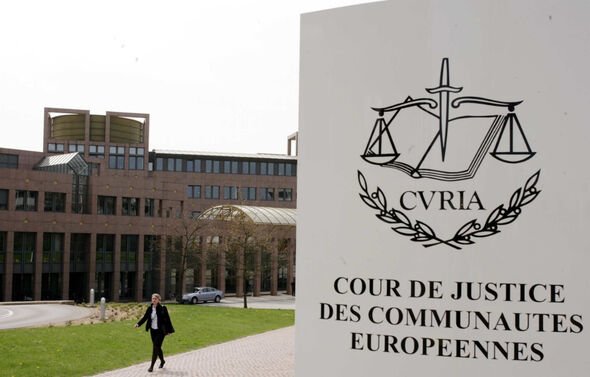 L'affaire de la CJCE concernait un ressortissant britannique marié à un citoyen français.