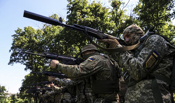 Nouvelles de Poutine: les troupes ukrainiennes et russes se battent dans la région du Donbass 