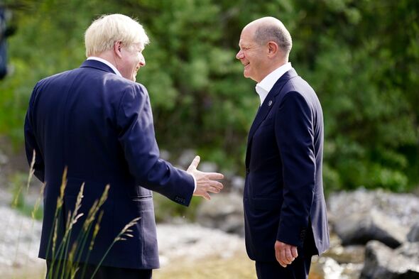Boris Johnson au sommet du G7 avec Olaf Scholz