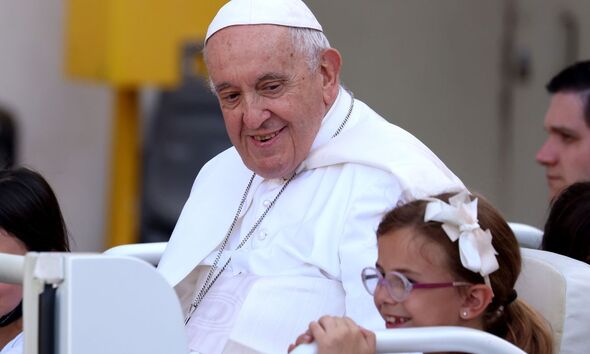 Le Pape François demande aux mères de famille d'arrêter de repasser les chemises de leurs fils pour qu'ils se marient.