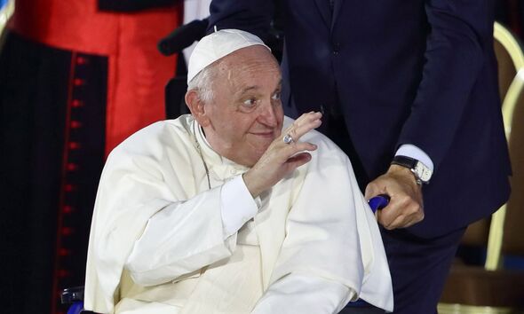 Le Pape François demande aux mères d'arrêter de repasser les chemises de leurs fils pour qu'ils se marient.