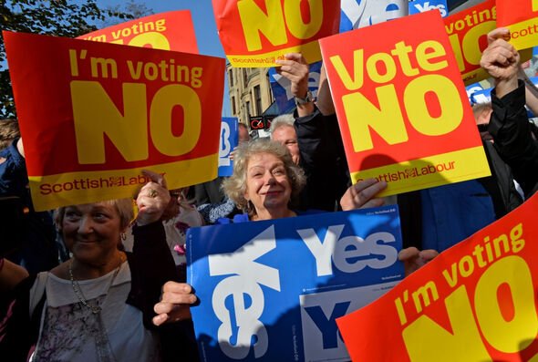 En 2014, 55 % des Écossais ont voté pour rester dans le Royaume-Uni et 45 % pour l'indépendance.