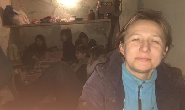 Mariia Kartashova s'est assise dans un sous-sol avec ses enfants pendant 20 jours avant de s'enfuir de Tchernihiv