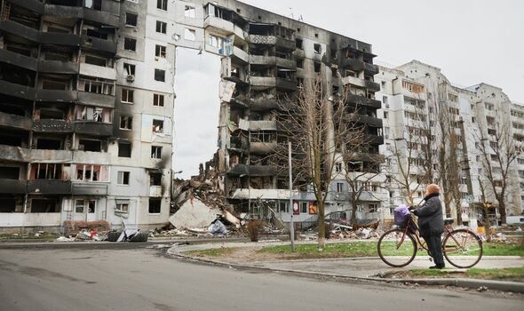 Un immeuble d'habitation détruit en Ukraine.