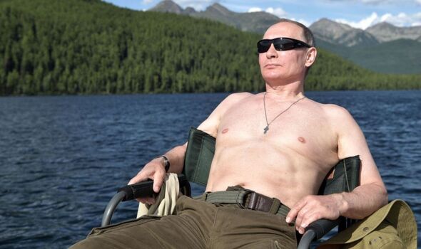 Poutine : a posé torse nu à plusieurs reprises.