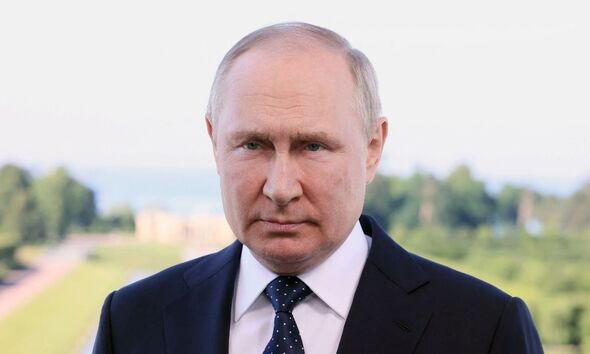 Vladimir Poutine effectue des exercices nucléaires avec des missiles géants après avoir annoncé au Royaume-Uni la 